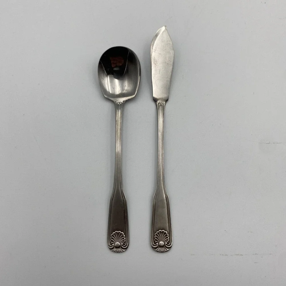 Rogers Antique Shell Stainless Flatware Sugar Spoon‎ and Master Butter Knife Set